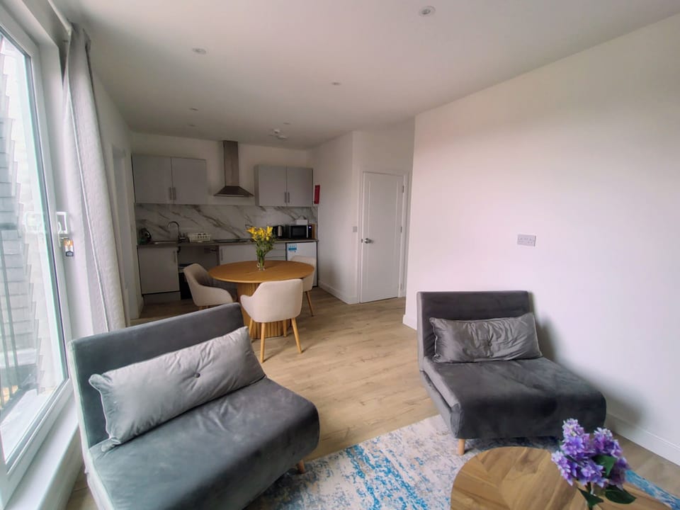 Superior Apartment, City View | Living area