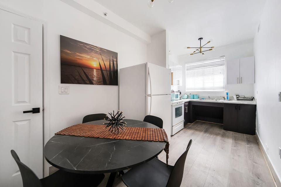 Family Apartment, 2 Bedrooms, 2 Bathrooms (Self check-in) | In-room dining