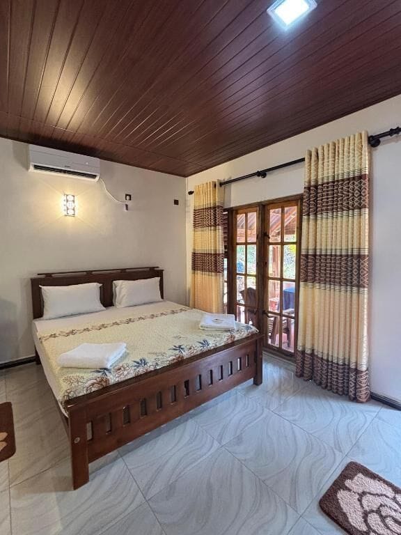 Minibar, soundproofing, free WiFi