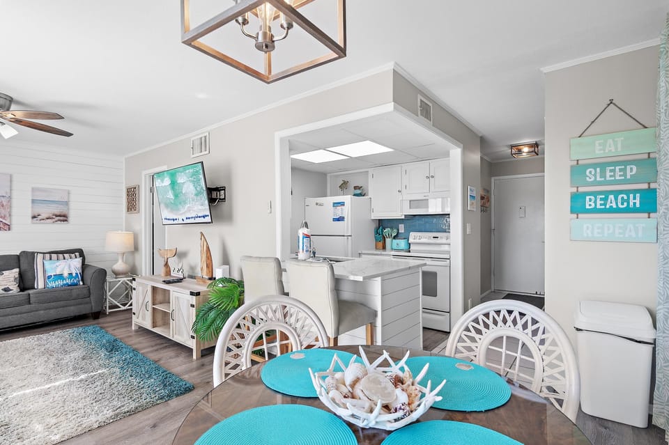 Condo, 1 Queen Bed with Sofa bed (Sandpiper Cove 2016) | Living area
