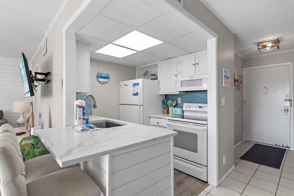 Condo, 1 Queen Bed with Sofa bed (Sandpiper Cove 2016) | Private kitchen