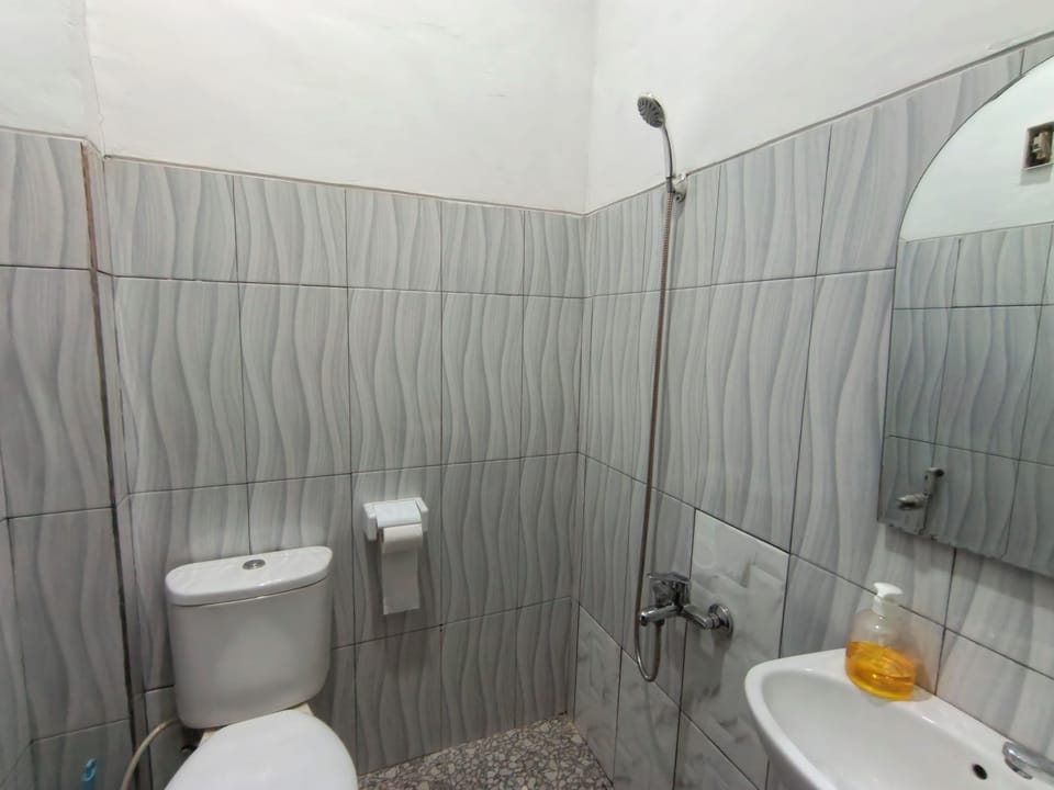 Deluxe Single Room | Bathroom | Shower