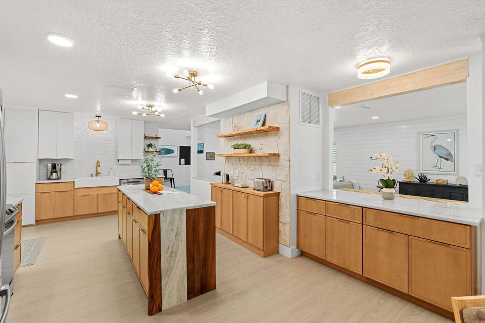 House (5 Bedrooms) | Private kitchen | Fridge, microwave, oven, stovetop