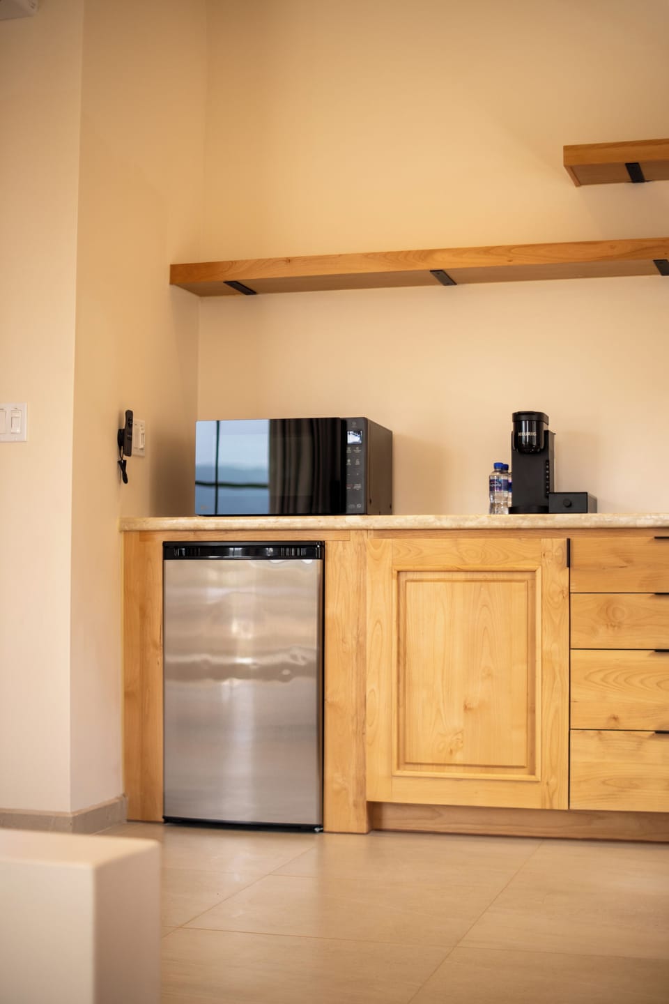 Deluxe Suite, Courtyard View | Interior