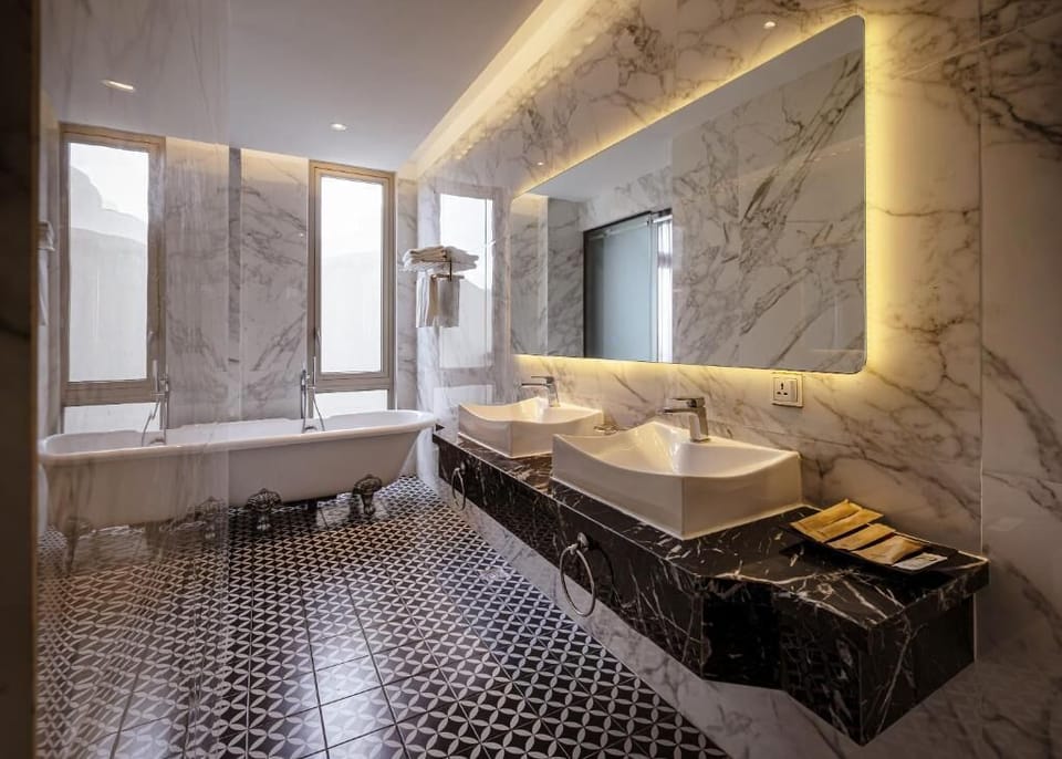 Shower, free toiletries, hair dryer, towels