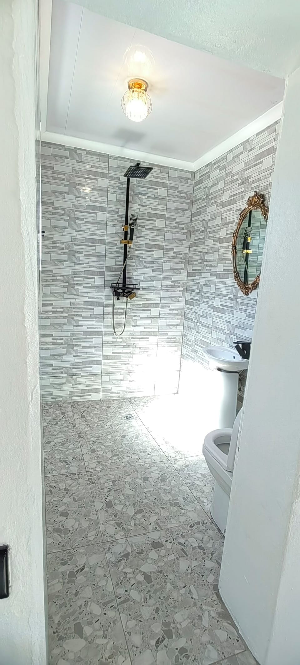 Luxury Apartment, Garden View | Bathroom | Towels, soap, shampoo, toilet paper