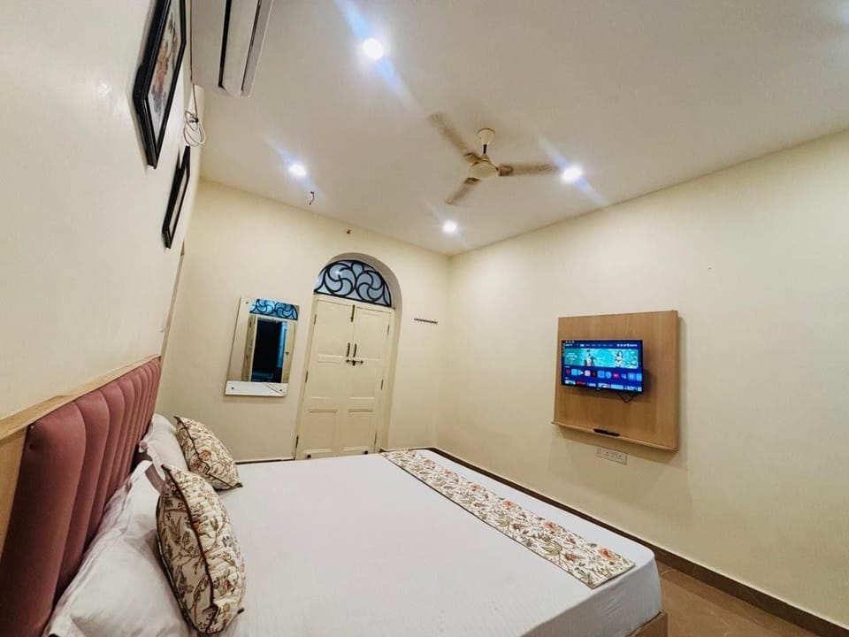 Classic Double Room | Free WiFi