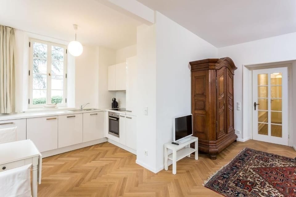 Condo, Balcony, Garden View | Private kitchen