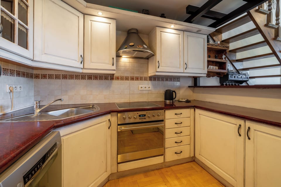Apartment, Balcony, Mountain View | Private kitchenette | Coffee/tea maker, electric kettle
