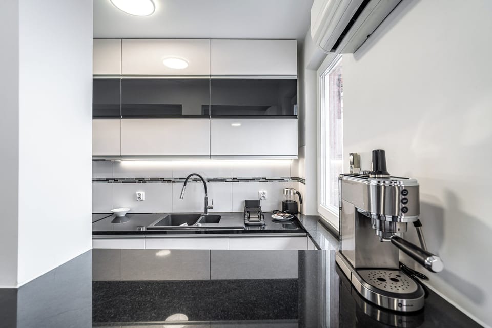Apartment | Private kitchenette | Coffee/tea maker, electric kettle