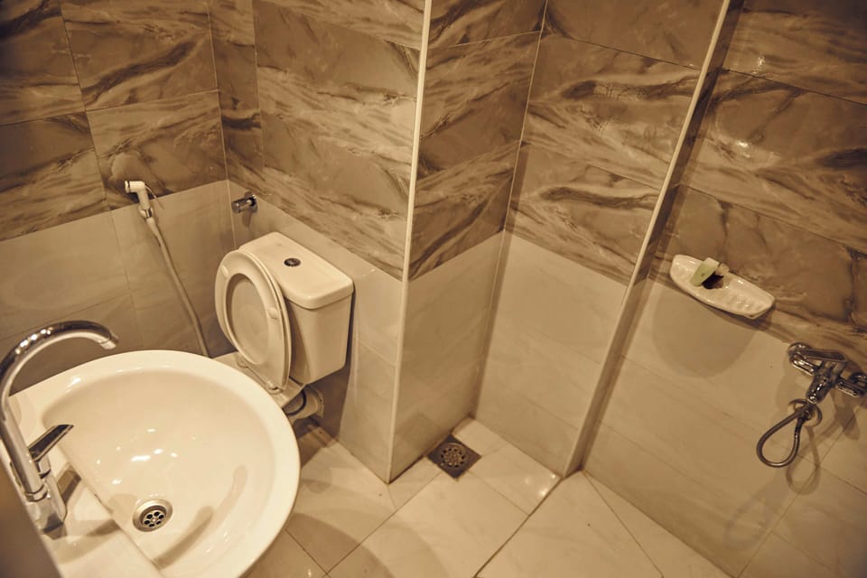 Basic Single Room, City View | Bathroom