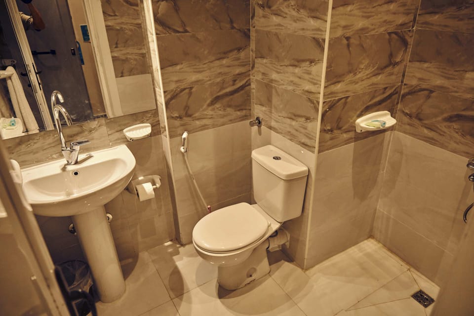 Basic Double Room | Bathroom