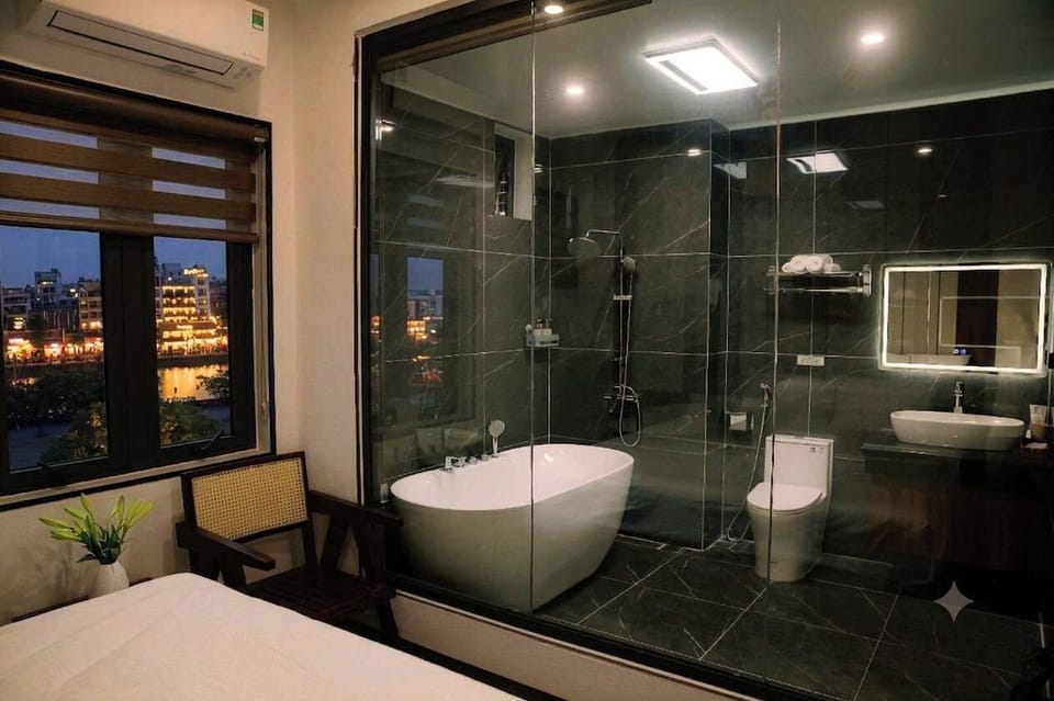Luxury Double Room Single Use, 1 Bedroom | Desk, free WiFi, bed sheets
