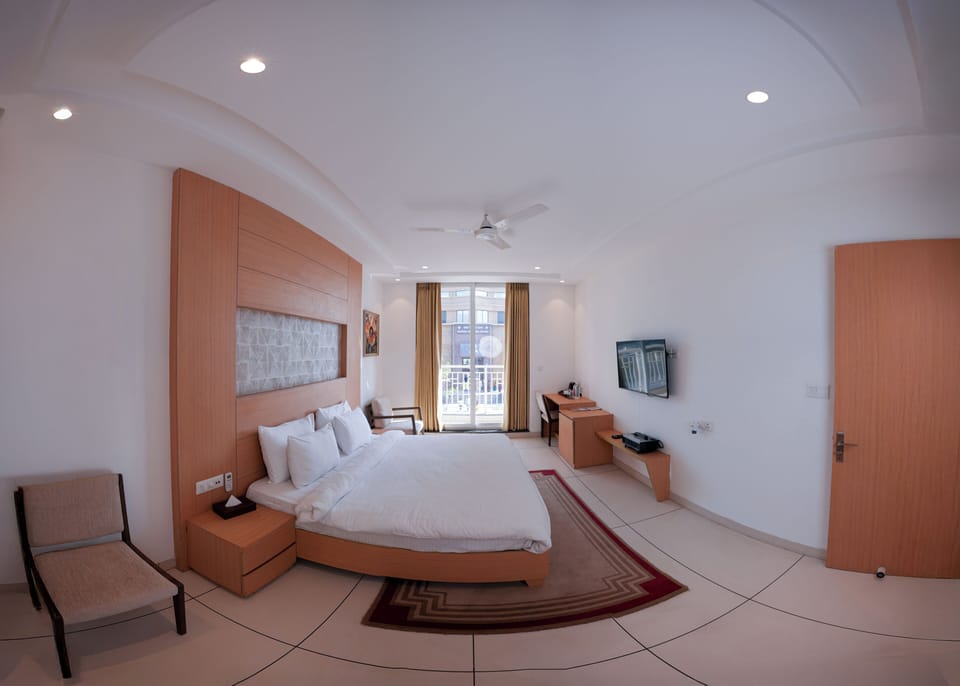 Suite, Balcony | In-room safe, individually furnished, desk, laptop workspace