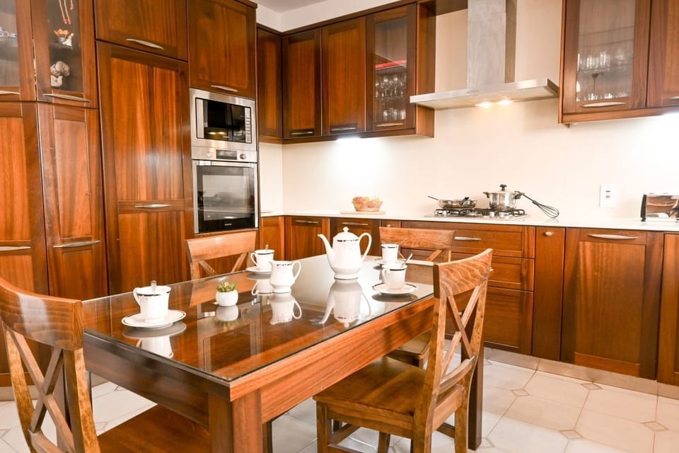 Villa, 5 Bedrooms, City View | Private kitchen | Fridge, microwave, oven, stovetop