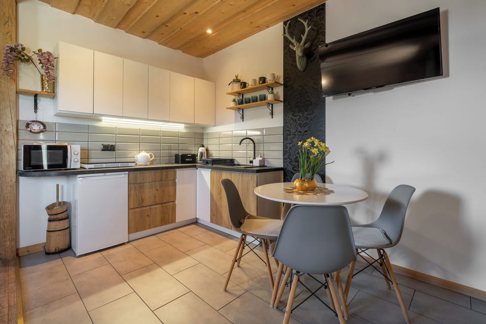 Chalet, Mountain View | Private kitchenette