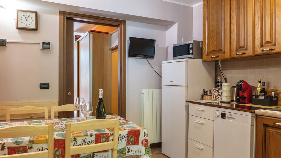 Apartment, Balcony, Mountain View | Private kitchen