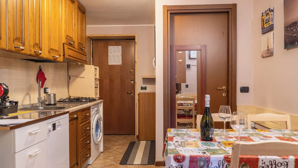 Apartment, Balcony, Mountain View | Private kitchen