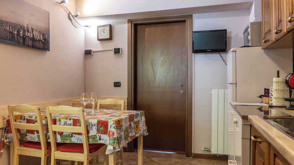 Apartment, Balcony, Mountain View | Private kitchen