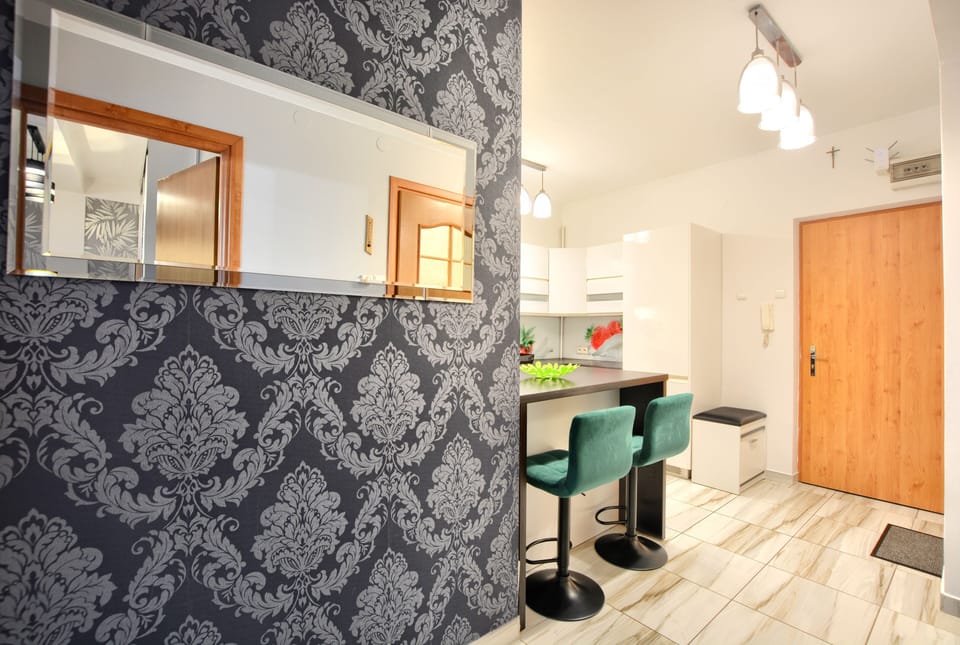 Apartment, City View | Living area | 40-inch LED TV with cable channels