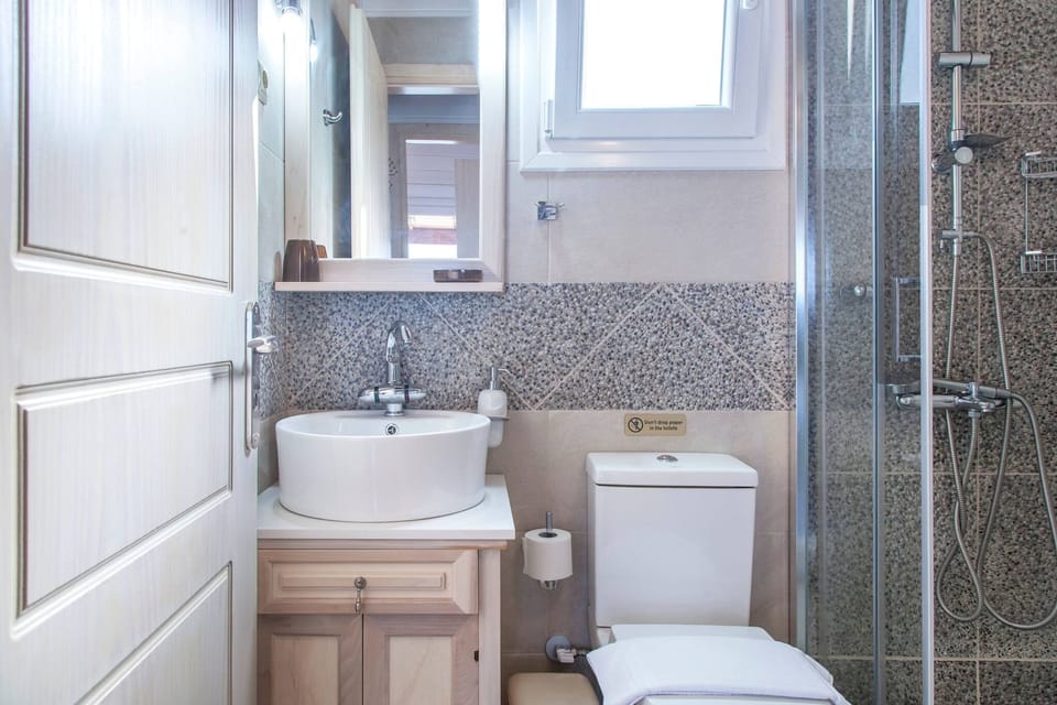 Vissala4 Minuartia in Vasiliki Villa in Peloponnese, Western Greece and the Ionian