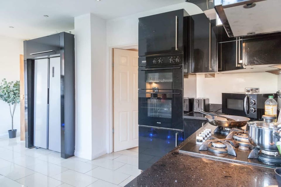 House | 4 bedrooms, high-speed internet