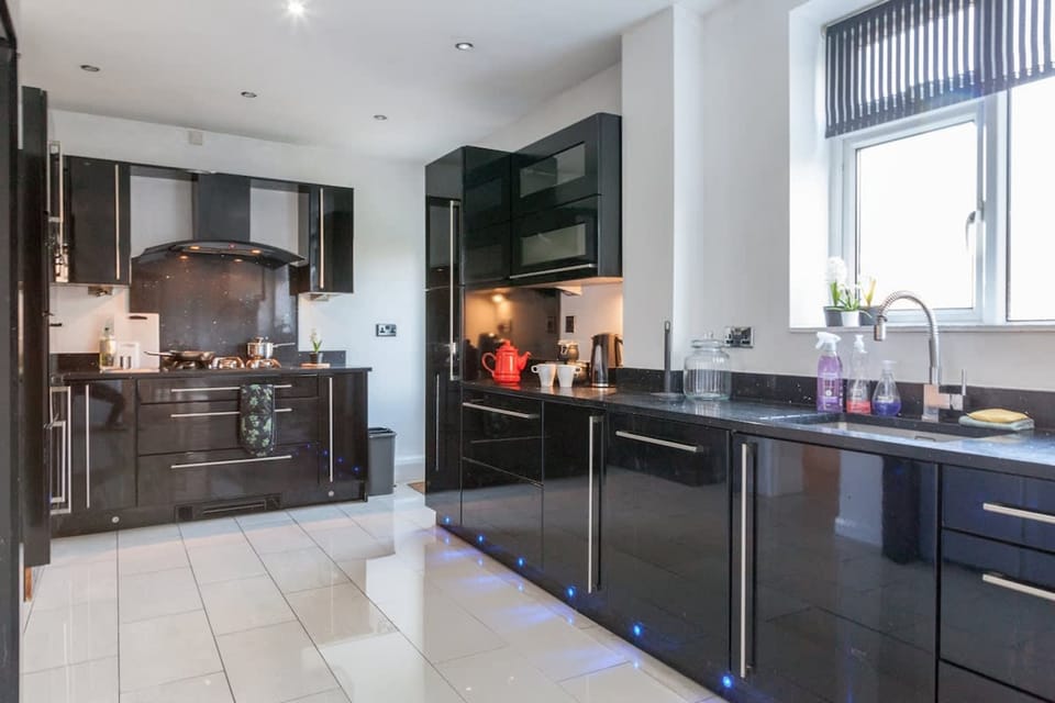 House | 4 bedrooms, high-speed internet