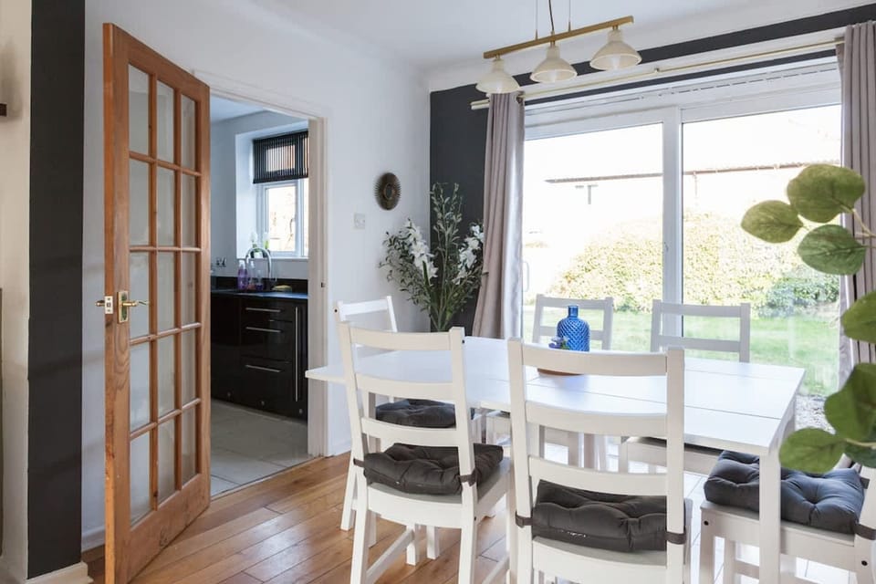 House | 4 bedrooms, high-speed internet