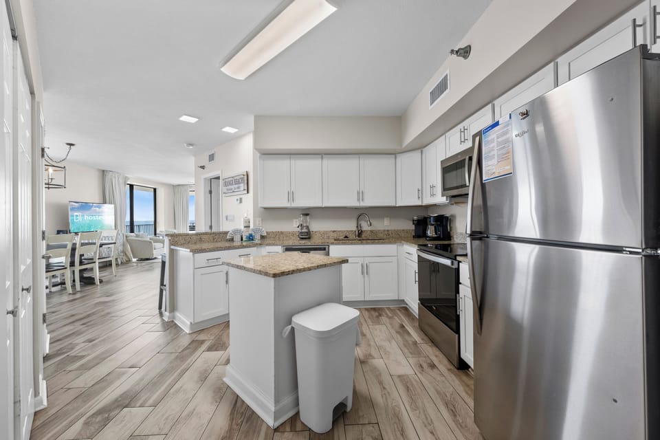 Signature Condo, 3 Bedrooms, Balcony, Beach View | Private kitchen | Fridge, microwave, oven, stovetop
