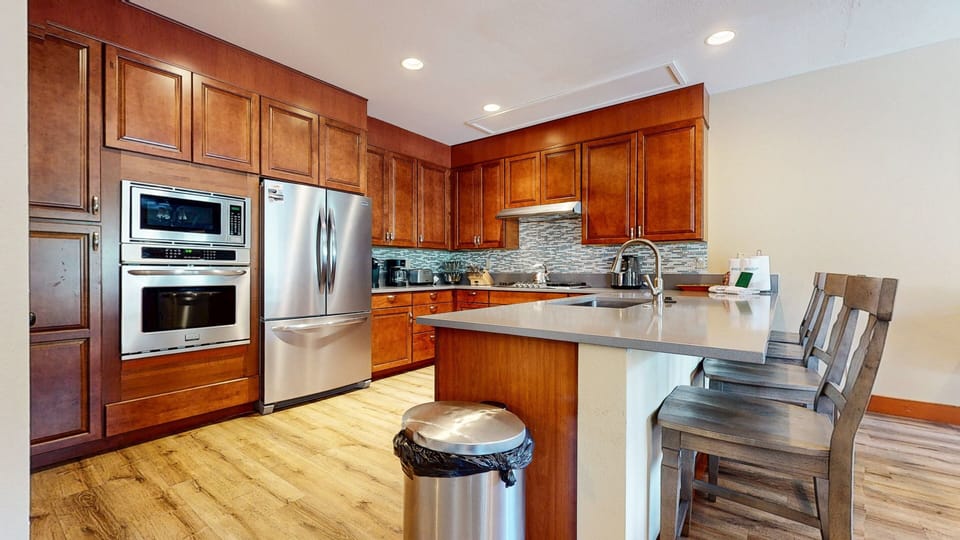 Townhome, 4 Bedrooms | Private kitchen | Fridge, oven, coffee/tea maker, toaster