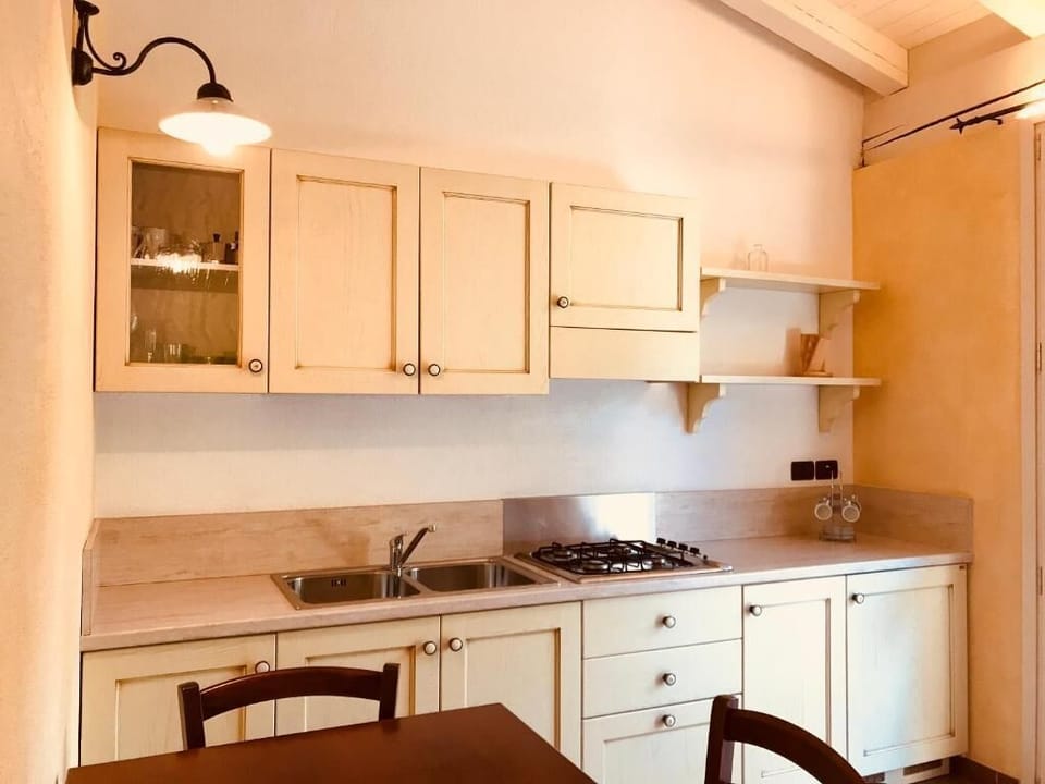Classic Apartment, Garden View | Private kitchen | Highchair