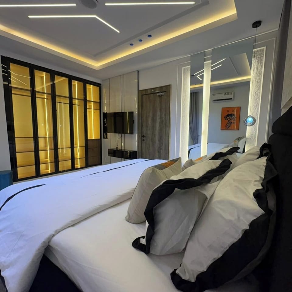 Junior Room, Balcony, City View | Desk, laptop workspace, blackout drapes, soundproofing