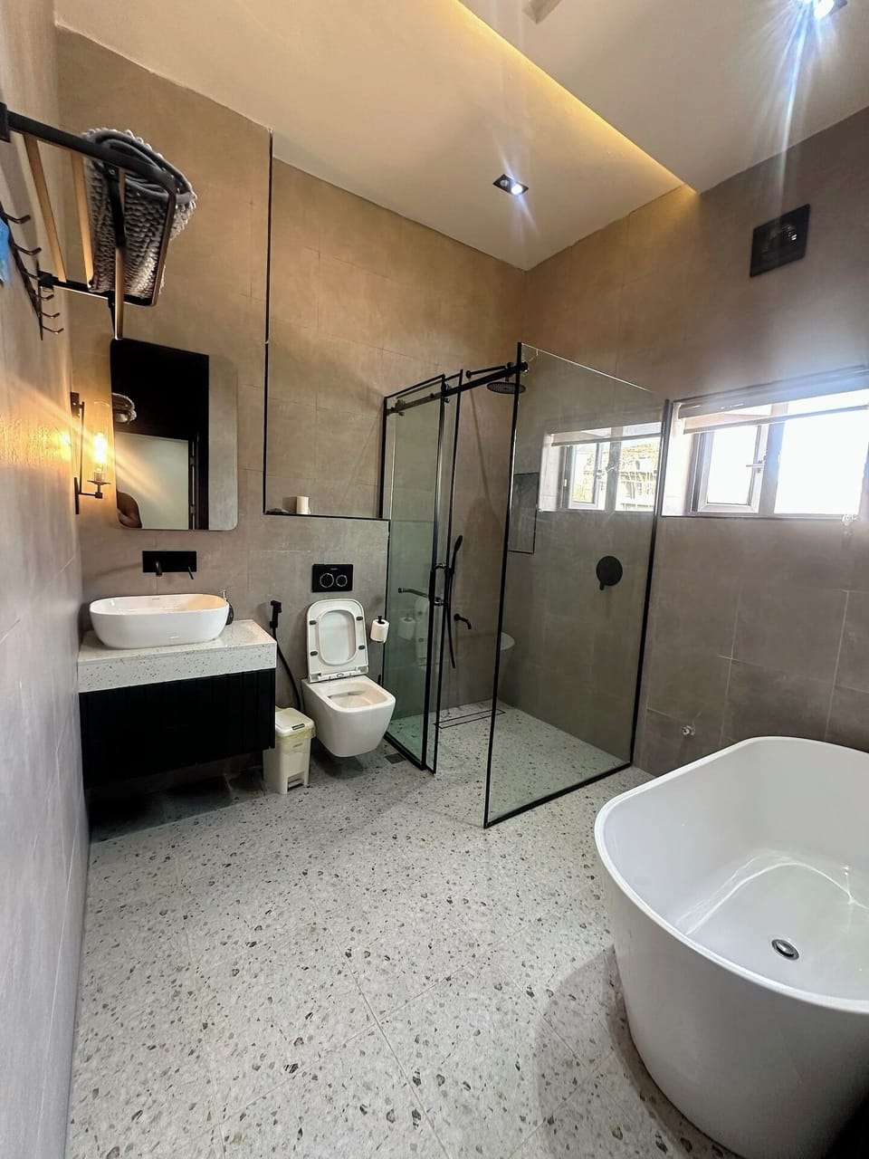 Junior Room, Balcony, City View | Bathroom | Free toiletries, hair dryer, towels, soap