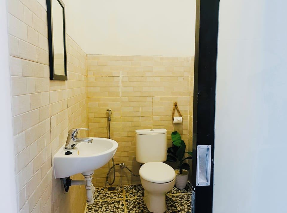 Superior Double Room | Bathroom | Shower, free toiletries, hair dryer, bidet