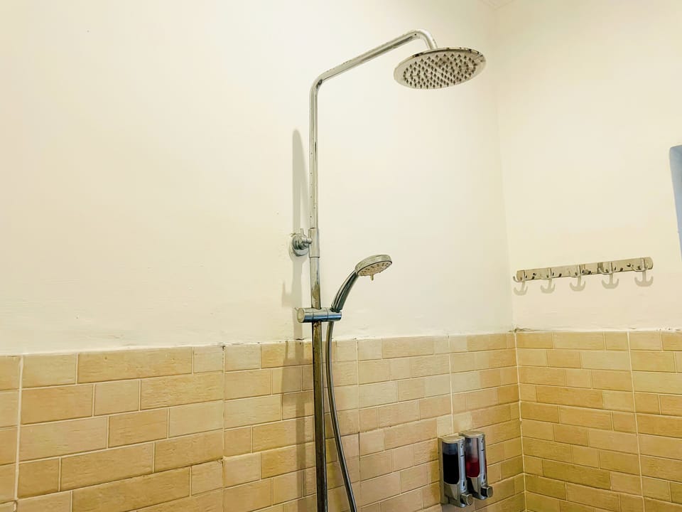 Superior Double Room | Bathroom | Shower, free toiletries, hair dryer, bidet