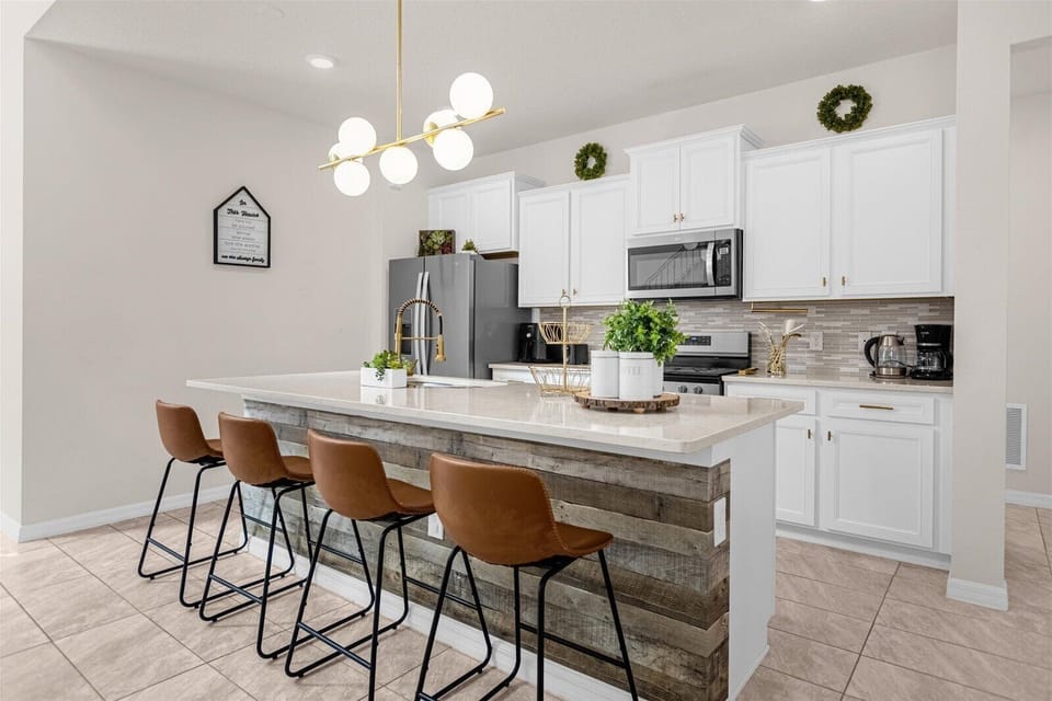 Deluxe Room, Non Smoking, Pets Not Allowed | Shared kitchen facilities | Microwave, stovetop, dishwasher, cookware/dishes/utensils