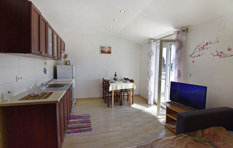 Apartment, 1 Bedroom, Terrace, Ocean View | Living room