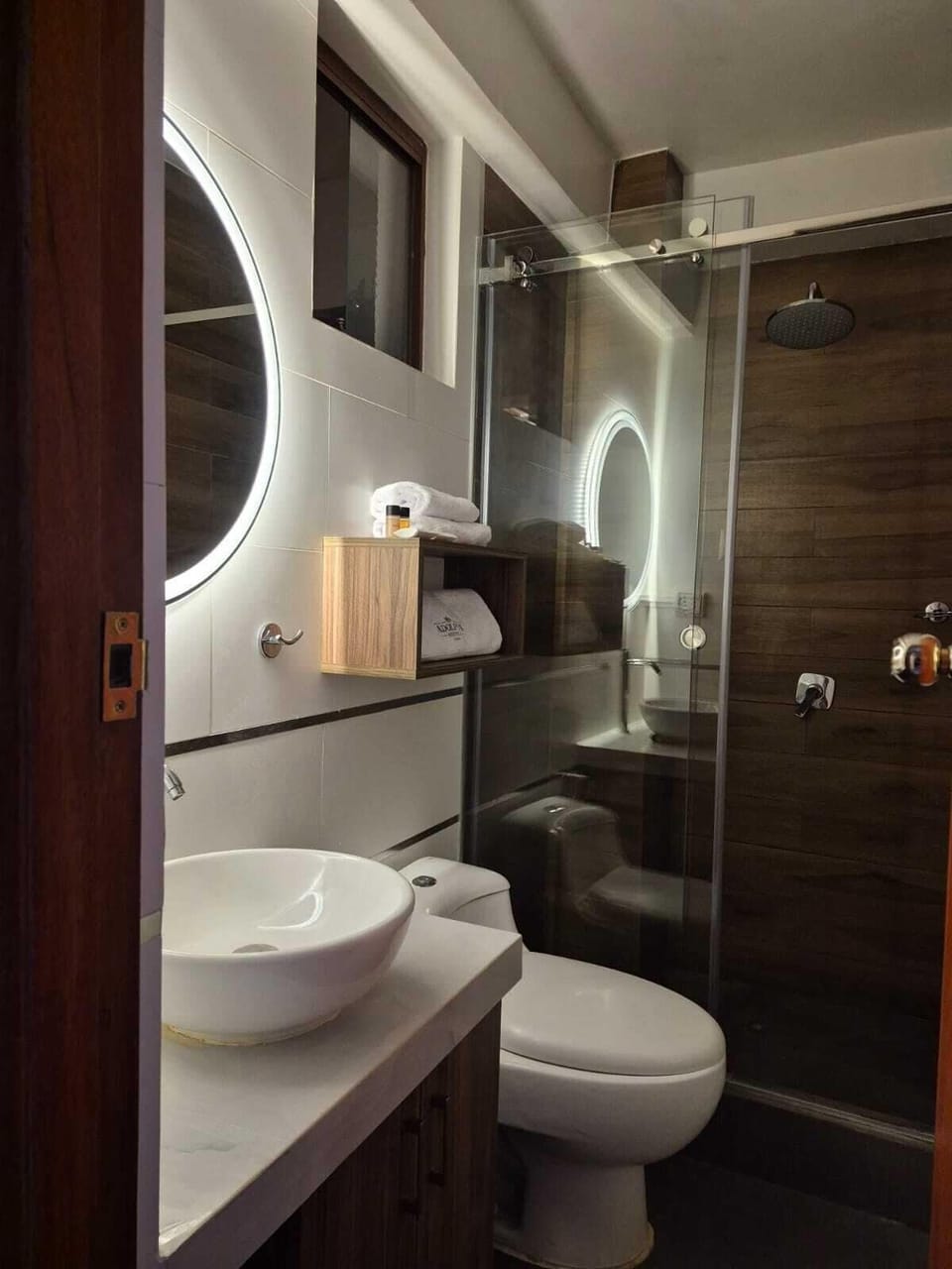Classic Double Room | Bathroom | Shower, hair dryer, towels, soap