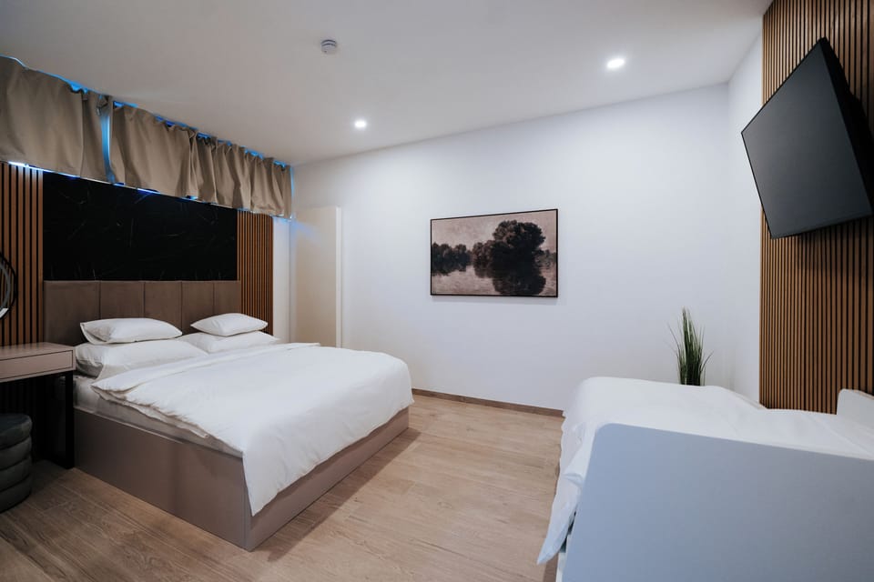 Deluxe Double Room, Courtyard View | In-room safe, blackout drapes, soundproofing, free WiFi