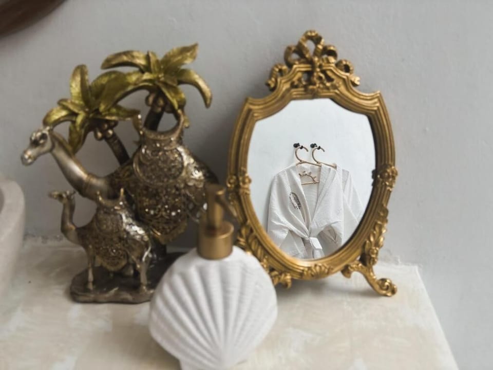 Deluxe Double Room, Pool View | Interior detail