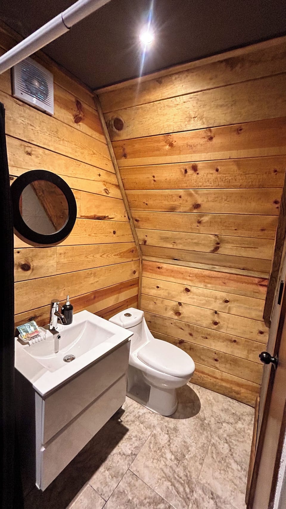 Family Double Room, Mountain View | Bathroom | Shower, towels, soap, shampoo