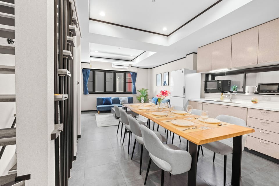 Comfort Apartment, 3 Bedrooms, Non Smoking, City View | Dining
