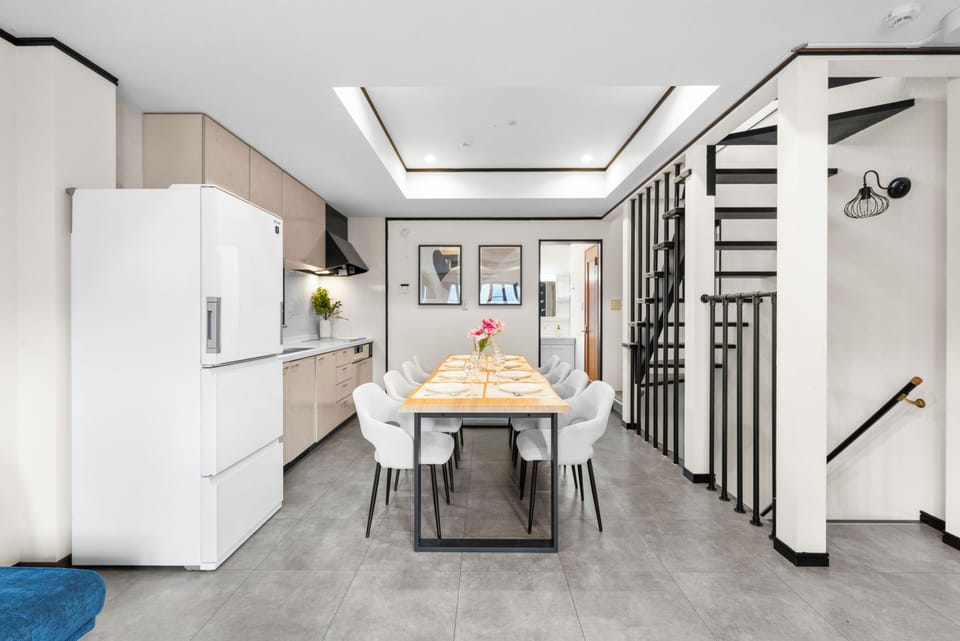 Comfort Apartment, 3 Bedrooms, Non Smoking, City View | Dining