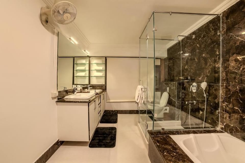 Family Suite, Balcony, City View | Bathroom | Bathrobes, slippers, bidet