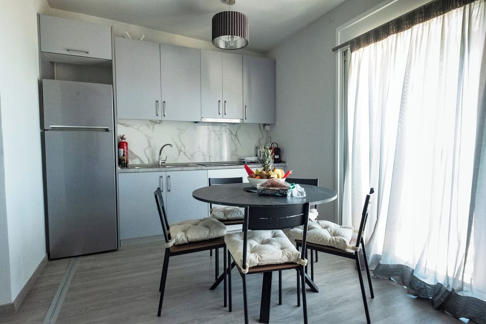 Two Bedroom Apartment with Sea view | Dining