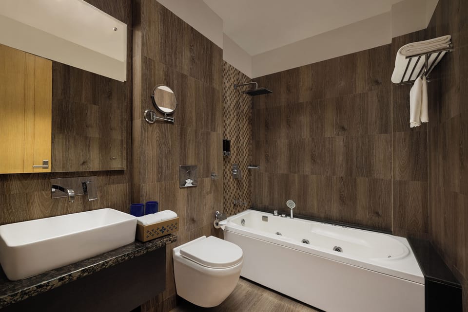 LakeView Suite | Bathroom | Shower, slippers, towels, soap