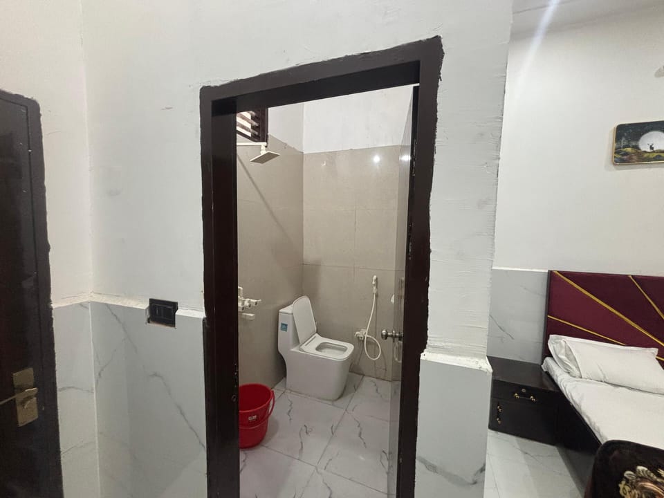 Shower, free toiletries, towels, soap