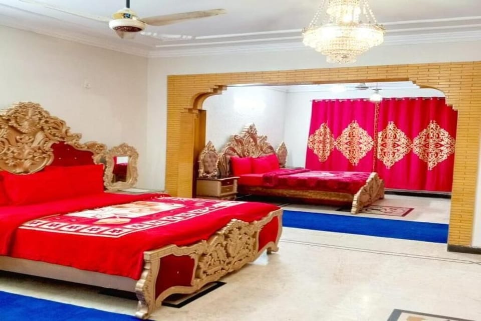 Family Room | Iron/ironing board, free WiFi