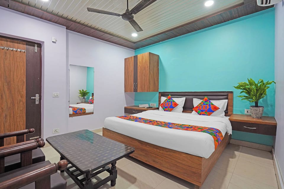 Deluxe Room | Egyptian cotton sheets, premium bedding, in-room safe, WiFi (free)
