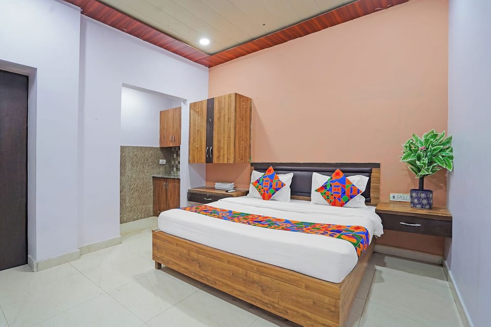 Egyptian cotton sheets, premium bedding, in-room safe, WiFi (free)